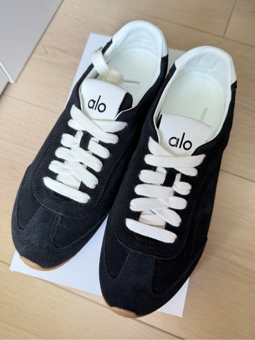 Brand New ALO Yoga Women’s Black Suede Sunset Sneakers. Size 7.